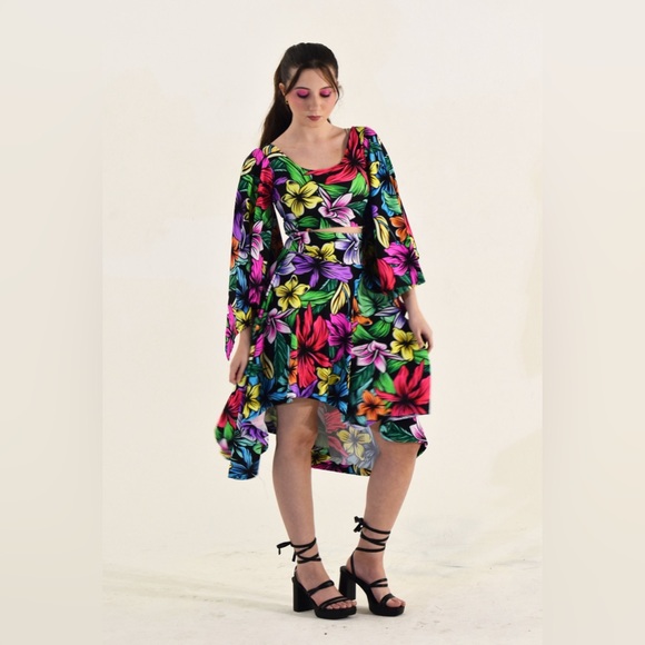 Handmade floral skirt and crop top with dramatic sleeves - Picture 6 of 8